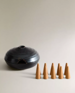 PACK INCIENSO CONOS AMBER VANILLA Y PLATO (PACK DE 10) - Imagen 2